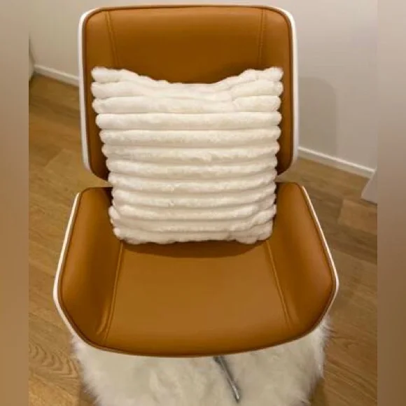 🆕 Set of 2 White Fur Decorative Pillow Covers - Picture 2 of 3